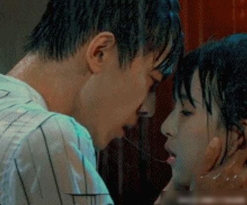 国产亲吻戏电影在线播放,浪漫瞬间在线绽放